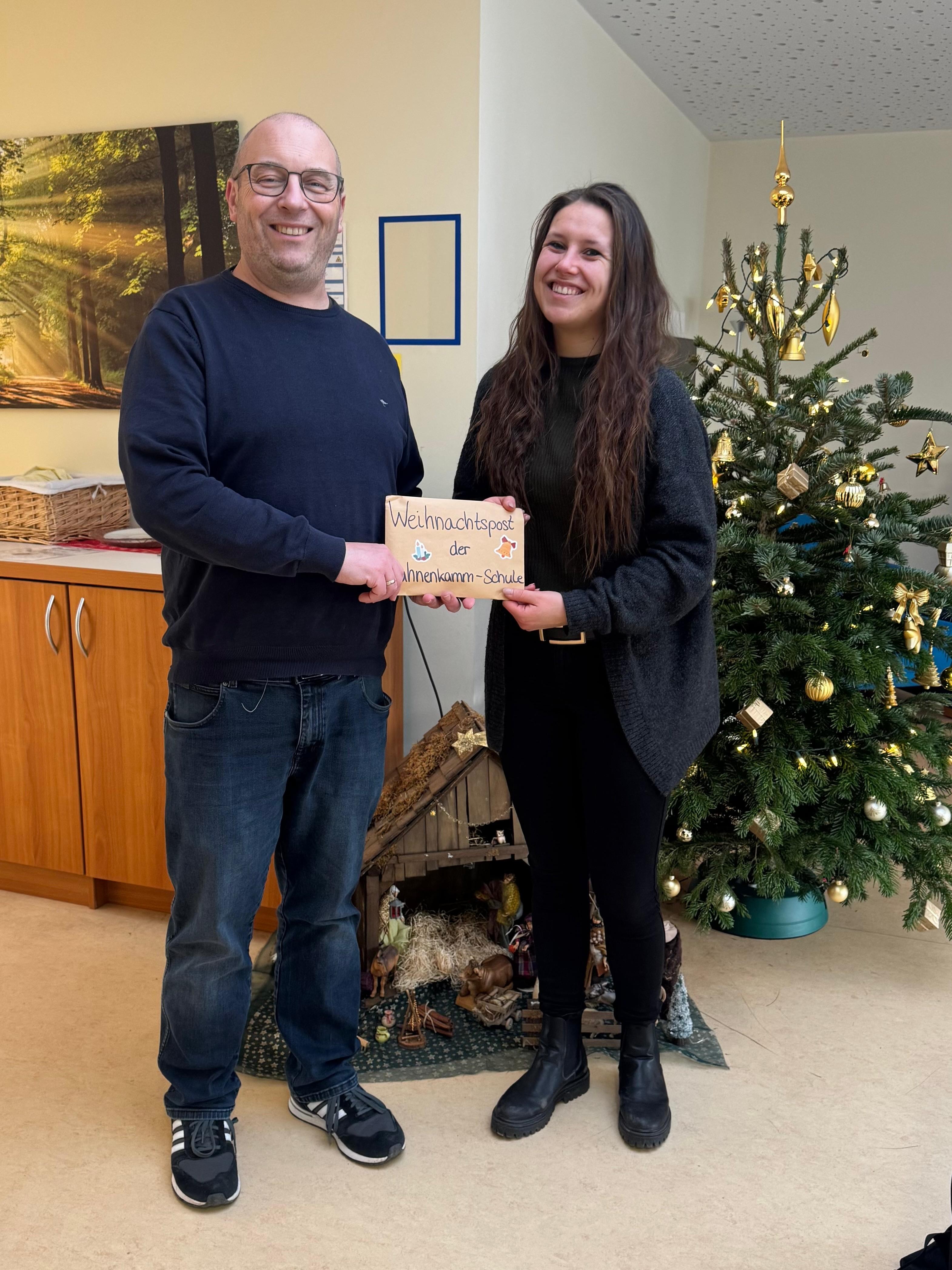 M. Höfler vom Hospiz Alzenau und L. Heckmann, Vertrauenslehrerin an der HKS